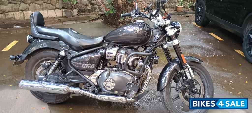 Astral Black Royal Enfield Super Meteor 650