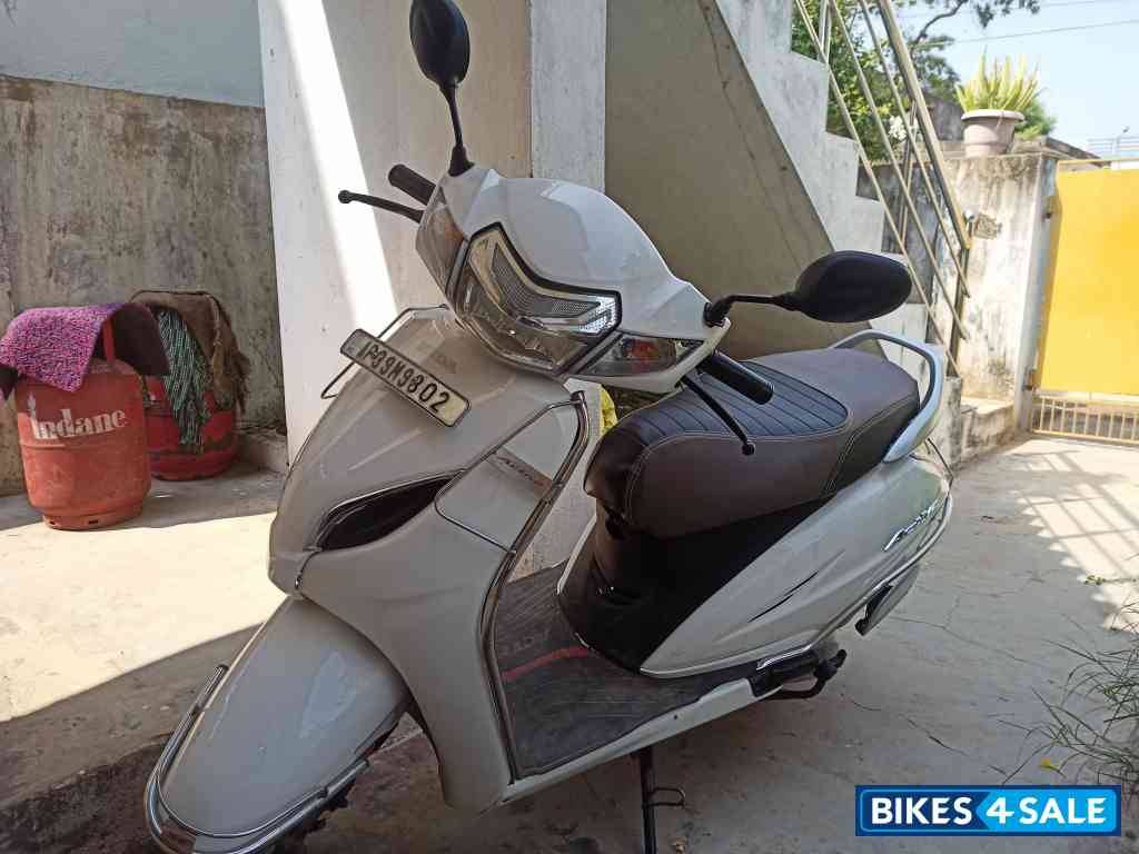 White Honda Activa 5G