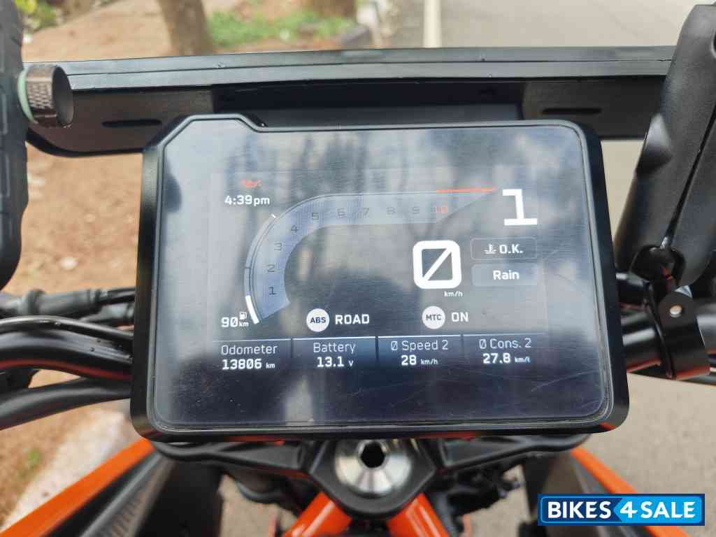 Orange KTM Duke 390 2024