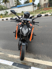 Orange KTM Duke 390 2024