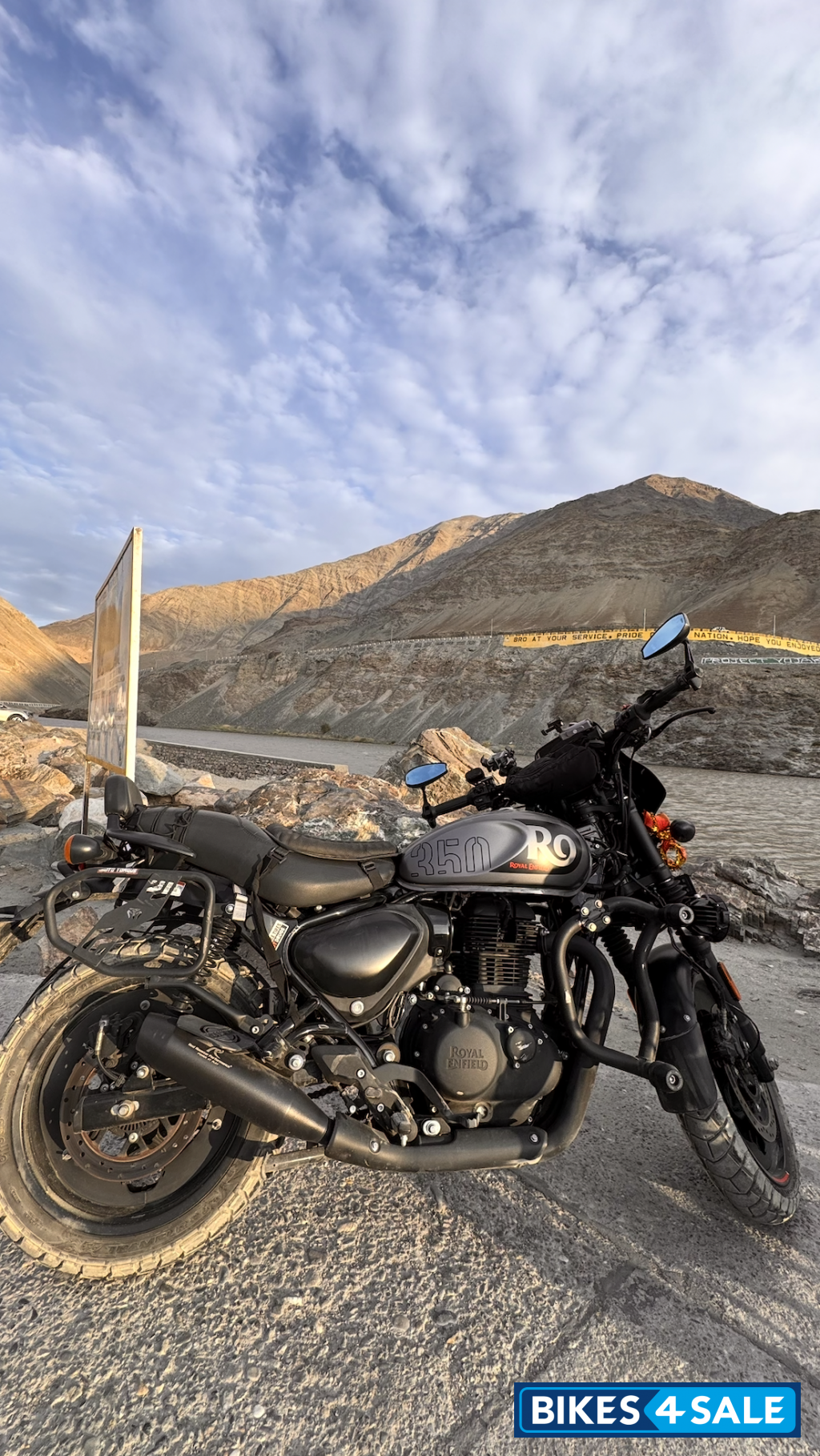 Dapper Gray Royal Enfield Hunter 350 Metro Dapper Gray Royal Enfield Hunter 350 Metro