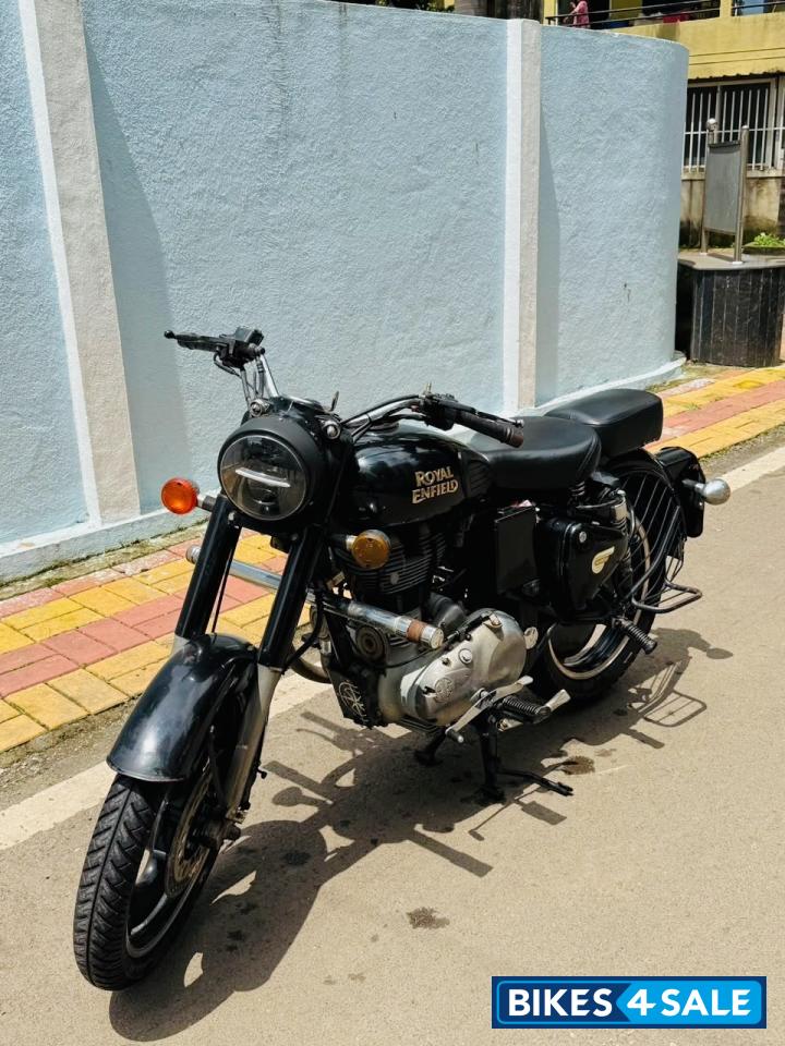Black Royal Enfield Classic 350