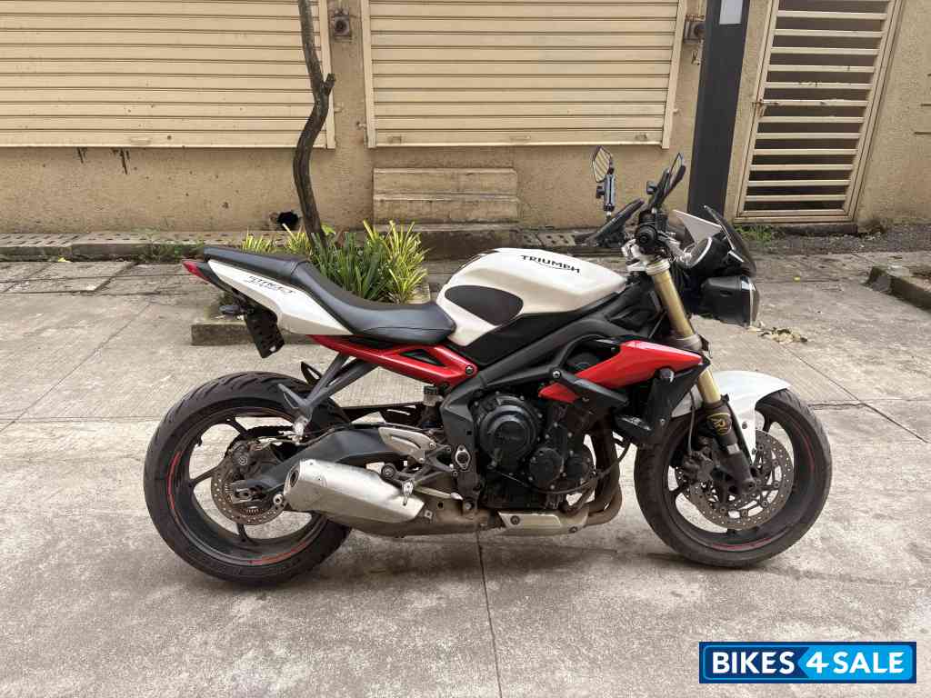 White And Red Triumph Street Triple 675 White And Red Triumph Street Triple 675