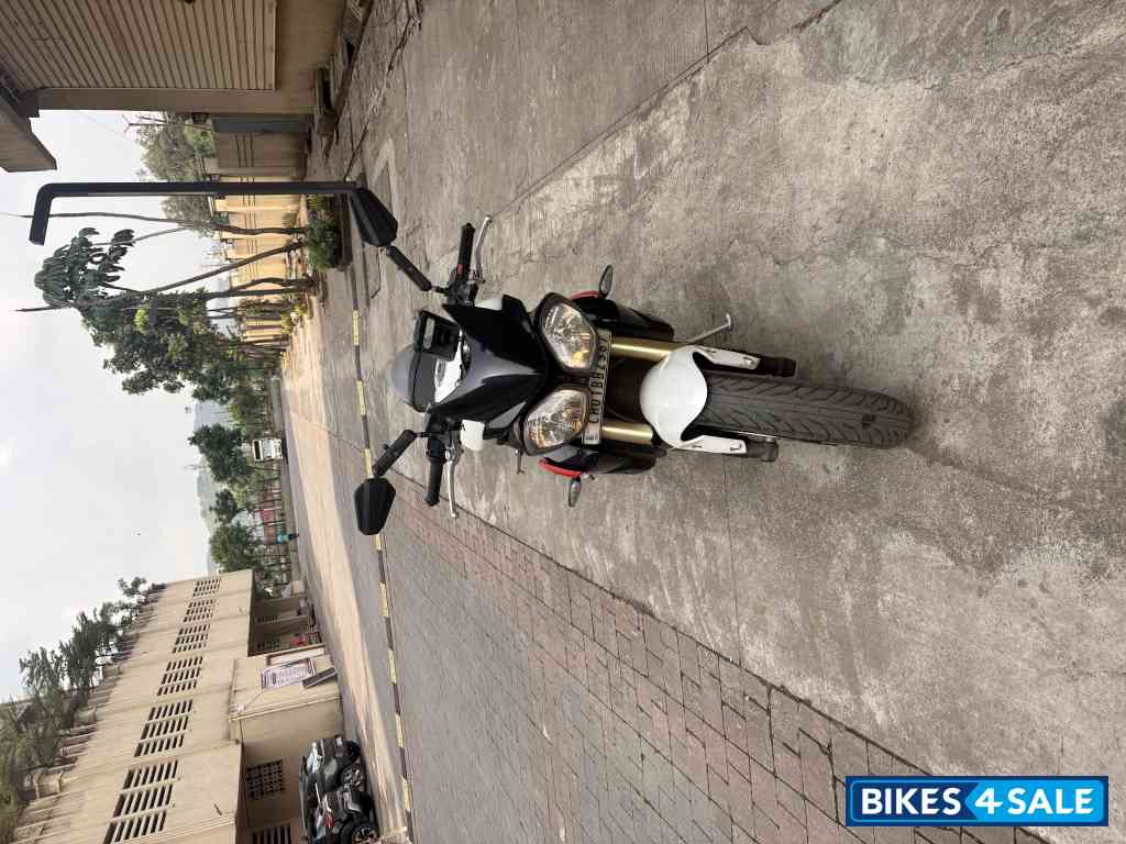 White And Red Triumph Street Triple 675 White And Red Triumph Street Triple 675