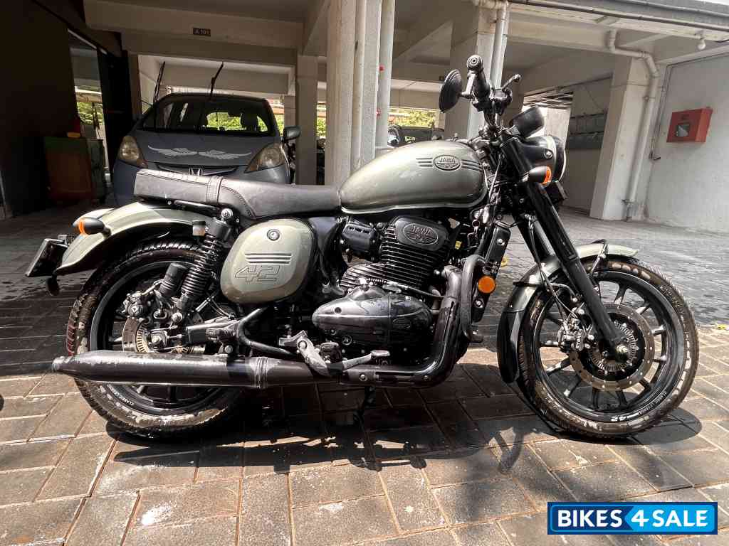 Cosmic Carbon Jawa 42 Dual Channel ABS Cosmic Carbon