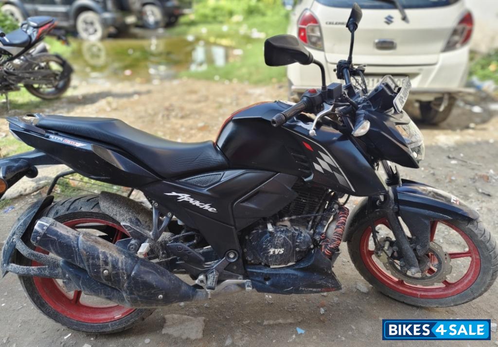 Matte Black TVS Apache RTR 160 4V Special Edition