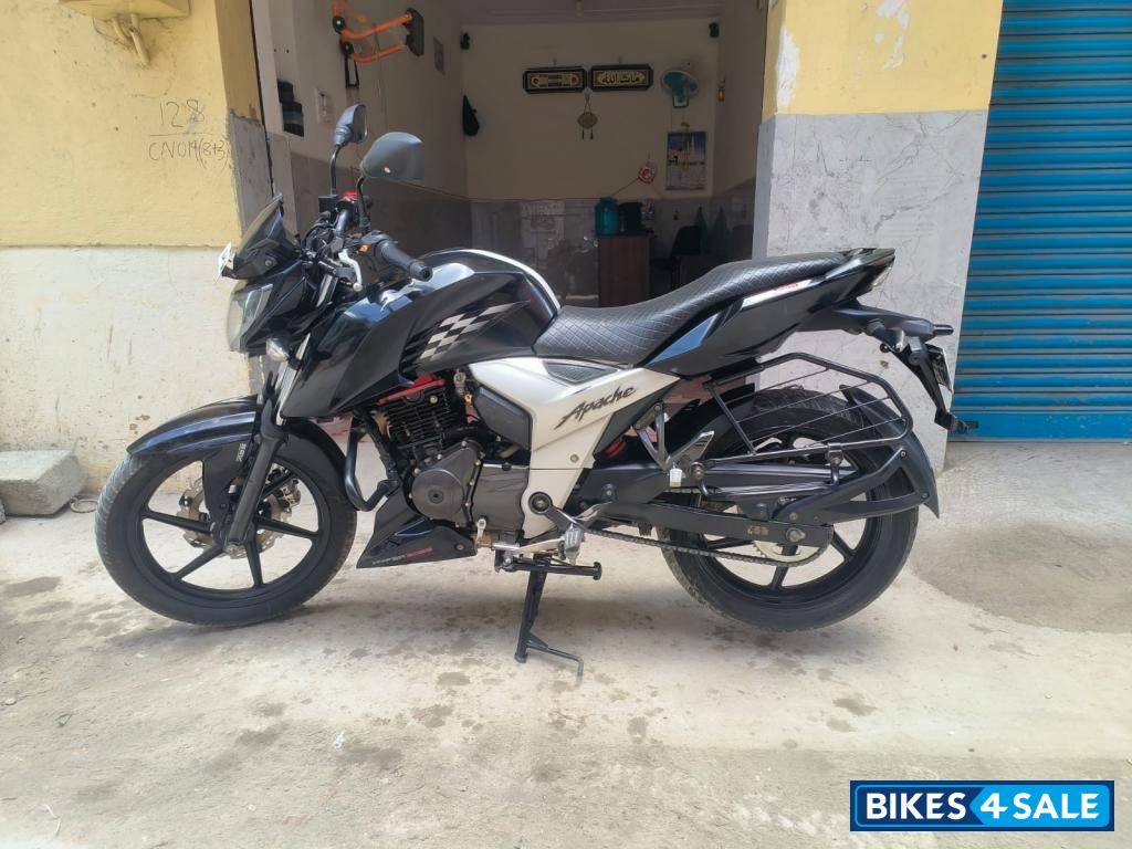 Black TVS Apache RTR 160 4V