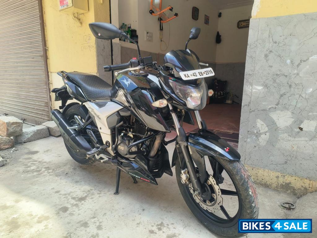 Black TVS Apache RTR 160 4V Black TVS Apache RTR 160 4V