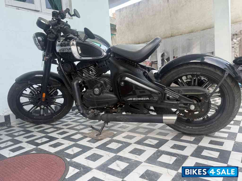 Jawa 42 Bobber Black Mirror Jawa 42 Bobber Black Mirror