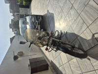 Black Bajaj Avenger Cruise 220