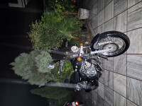 Black Bajaj Avenger Cruise 220