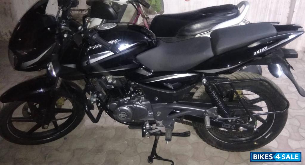 Black Bajaj Pulsar 180 DTSi
