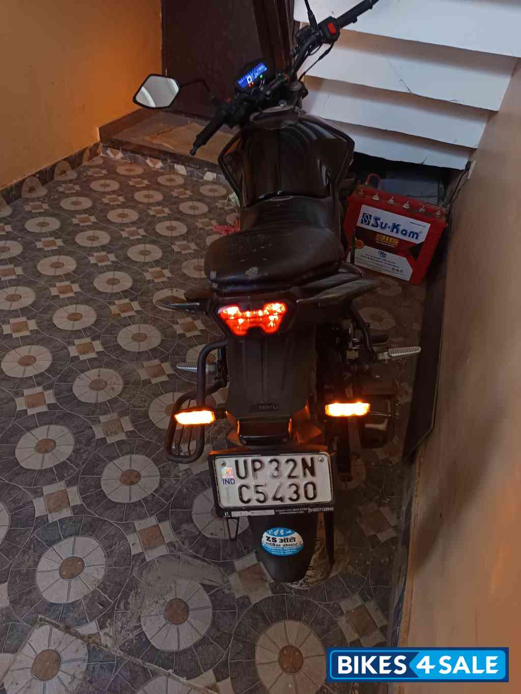 Black Hero Xtreme 160R Black Hero Xtreme 160R