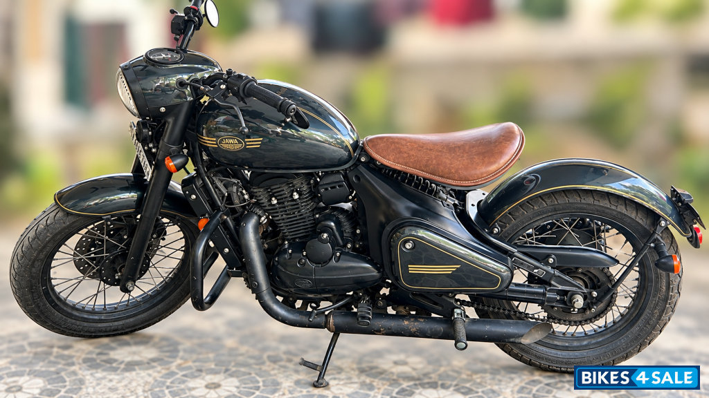 Stealth Black Jawa Perak BS6