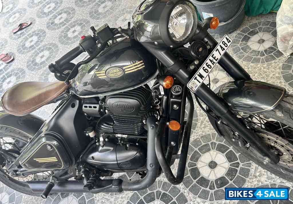 Stealth Black Jawa Perak BS6 Stealth Black Jawa Perak BS6