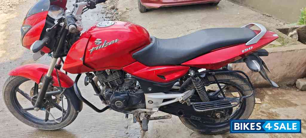 Red Bajaj Pulsar 150
