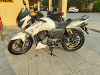 White TVS Apache RTR 180