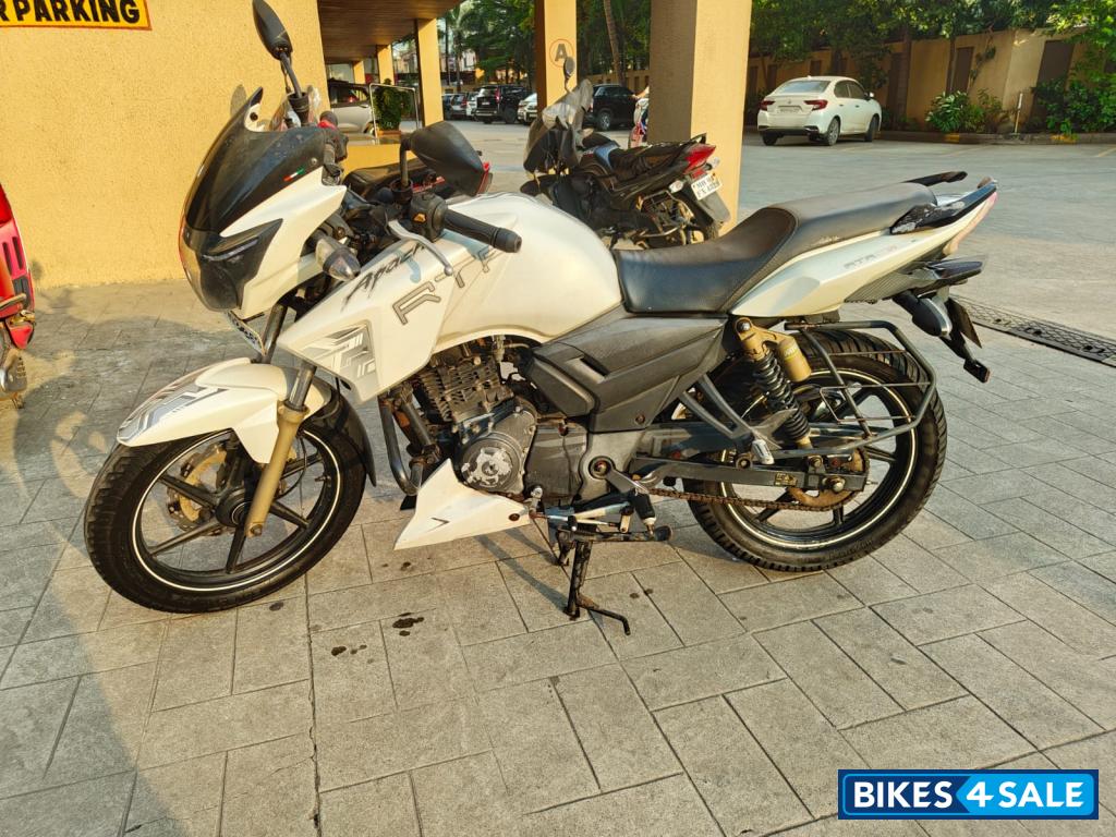 White TVS Apache RTR 180 White TVS Apache RTR 180