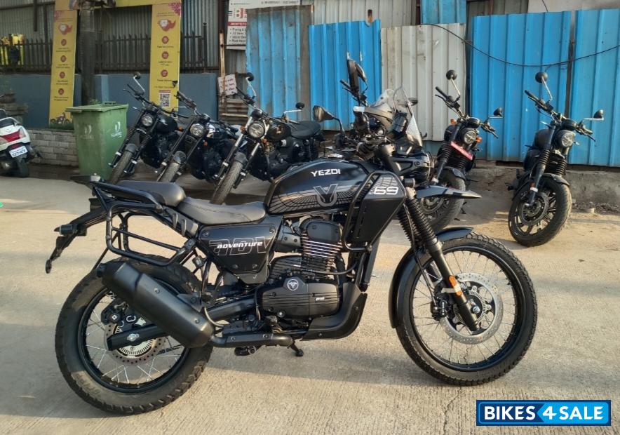Maat Black Yezdi Adventure 2026