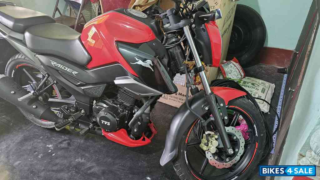 Red TVS Raider Split Seat