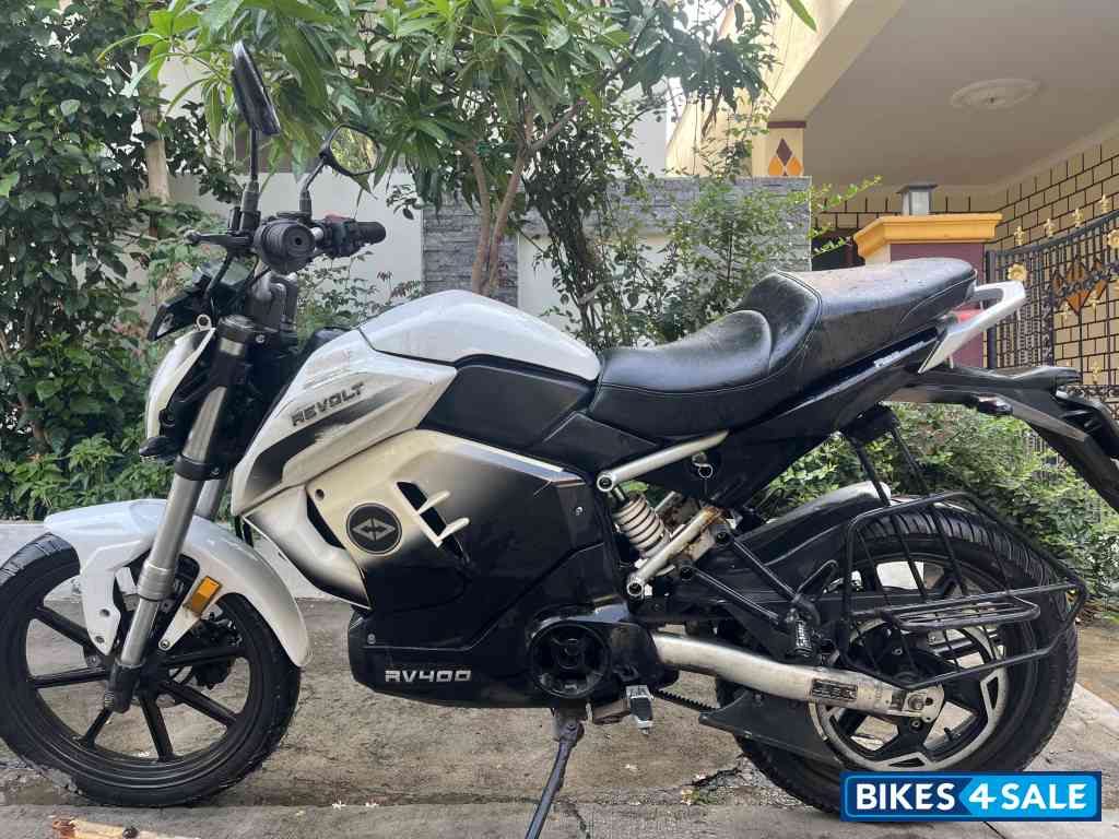 Revolt RV 400