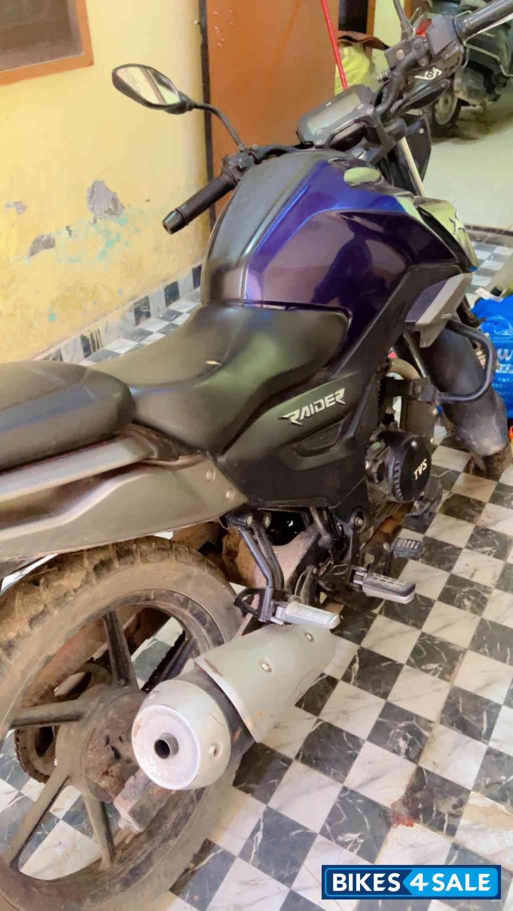 Blue Black TVS Raider Split Seat Blue Black TVS Raider Split Seat