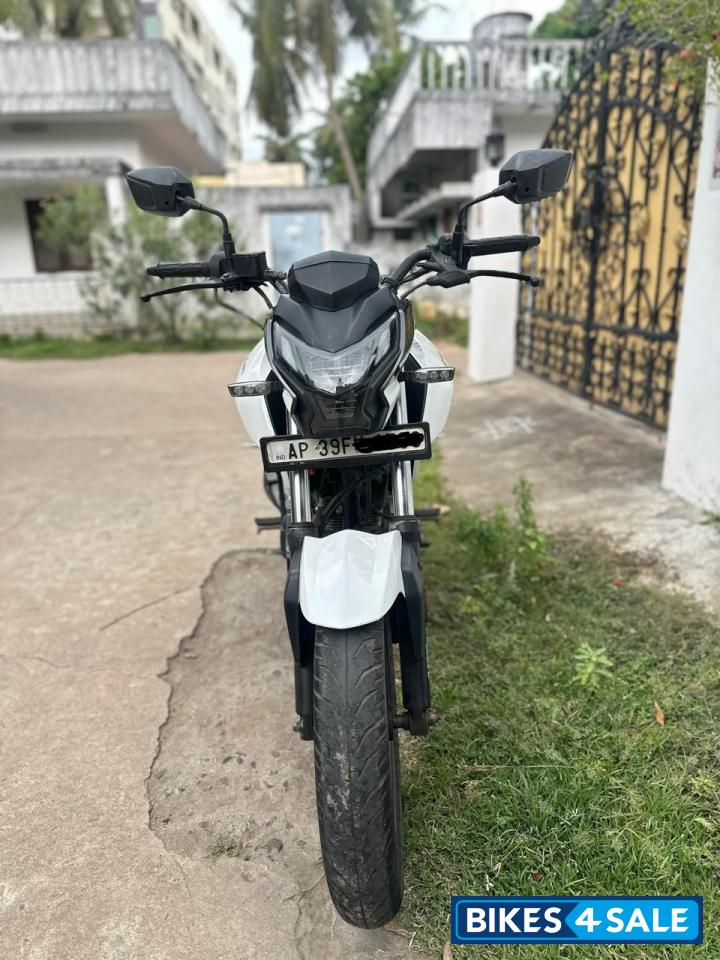 Pearl Silver White Hero Xtreme 160R