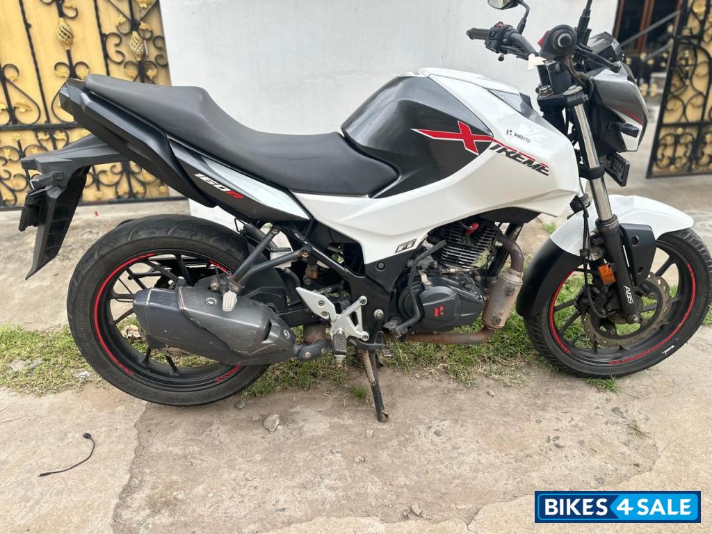 Pearl Silver White Hero Xtreme 160R Pearl Silver White Hero Xtreme 160R