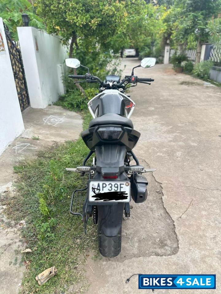 Pearl Silver White Hero Xtreme 160R Pearl Silver White Hero Xtreme 160R