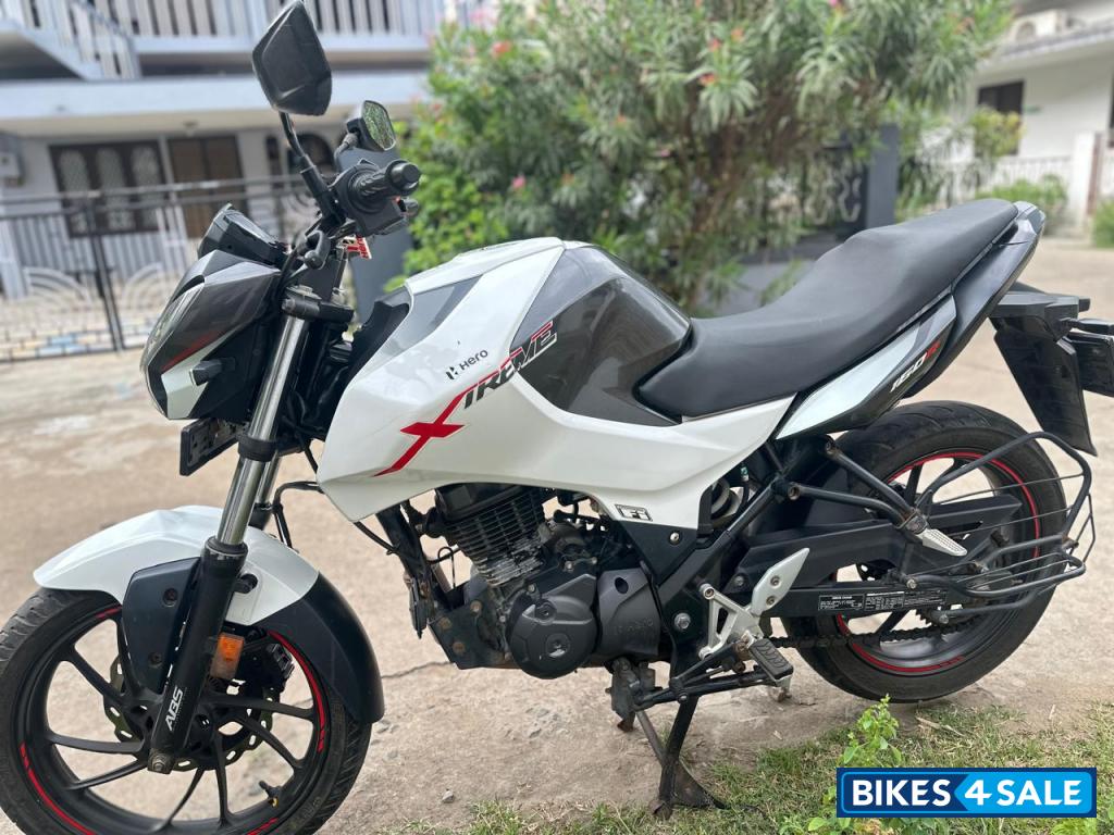 Pearl Silver White Hero Xtreme 160R Pearl Silver White Hero Xtreme 160R