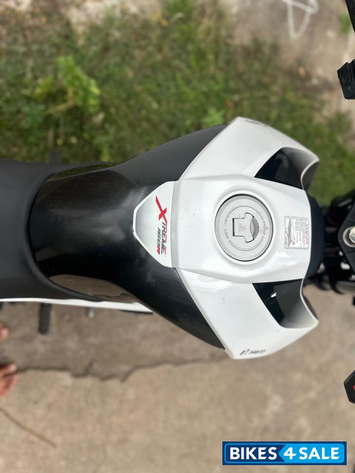 Pearl Silver White Hero Xtreme 160R Pearl Silver White Hero Xtreme 160R