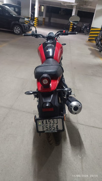 Vivid Red Cocktail 1 Yamaha XSR155