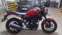 Vivid Red Cocktail 1 Yamaha XSR155