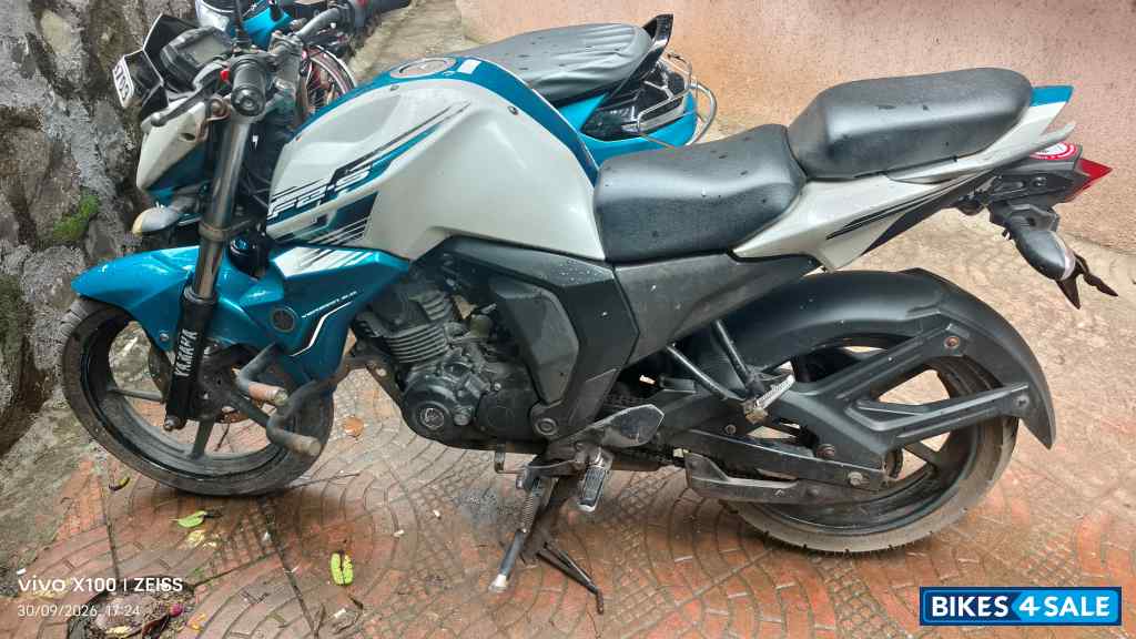 White Blue Yamaha FZ-S FI V2