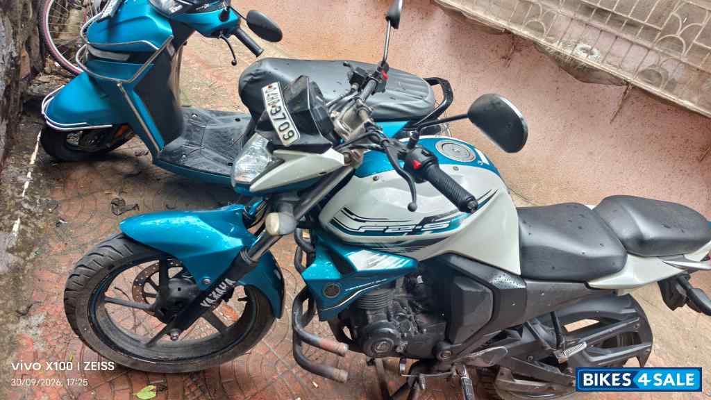 White Blue Yamaha FZ-S FI V2