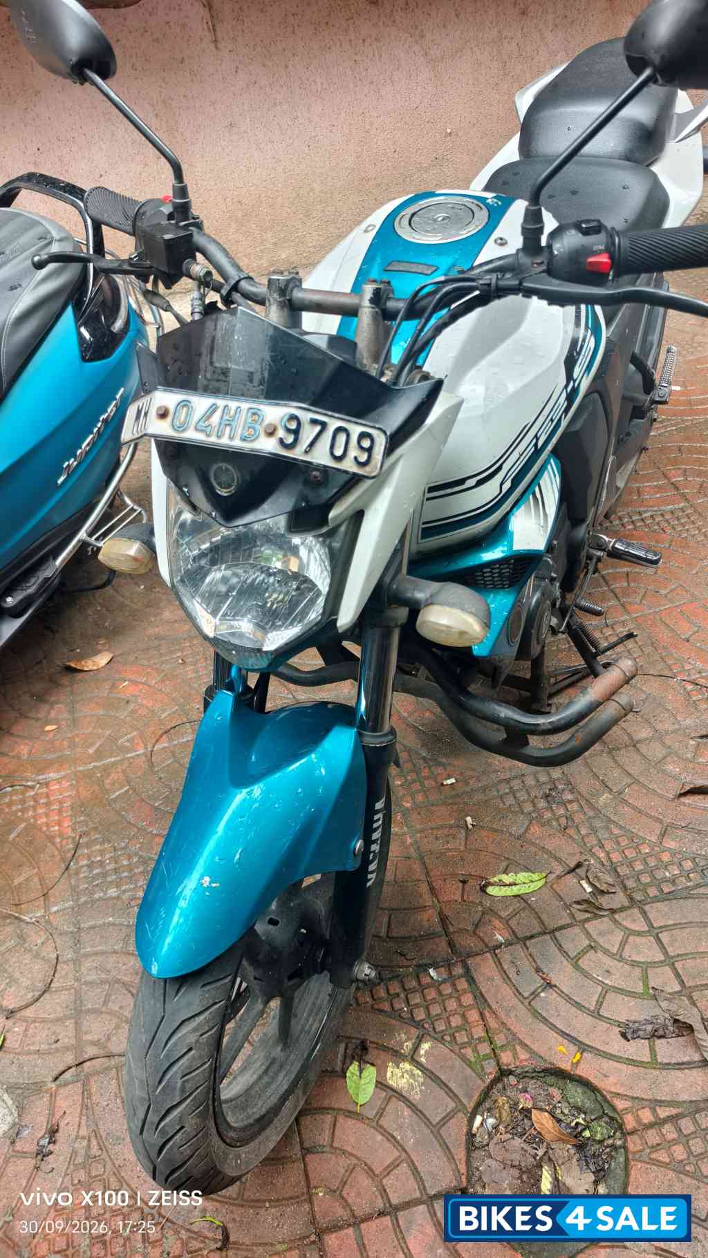 White Blue Yamaha FZ-S FI V2