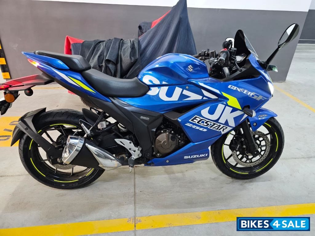 Metriton Blue Suzuki Gixxer SF 250 Metriton Blue Suzuki Gixxer SF 250