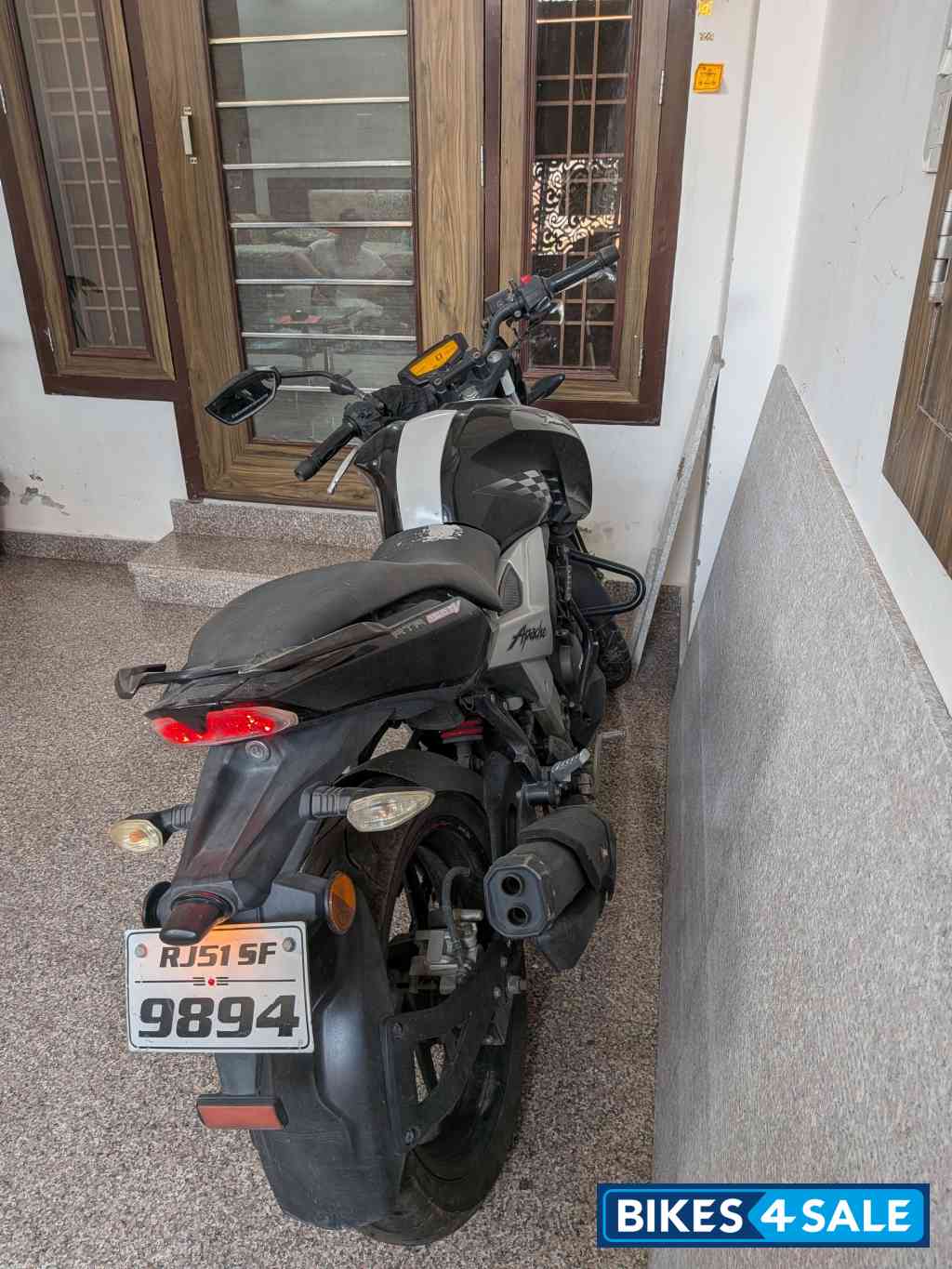 TVS Apache RTR 160 4V TVS Apache RTR 160 4V