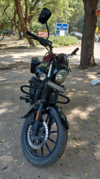 Black Bajaj Avenger Street 160