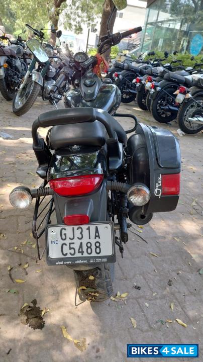 Black Bajaj Avenger Street 160 Black Bajaj Avenger Street 160