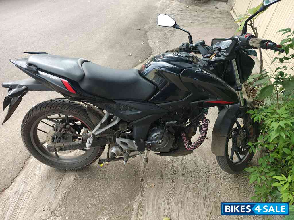 Bajaj Pulsar P150 Twin Disc Split Seat