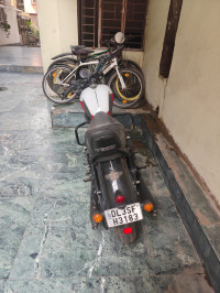 Yezdi Roadster Dark 2022 Model