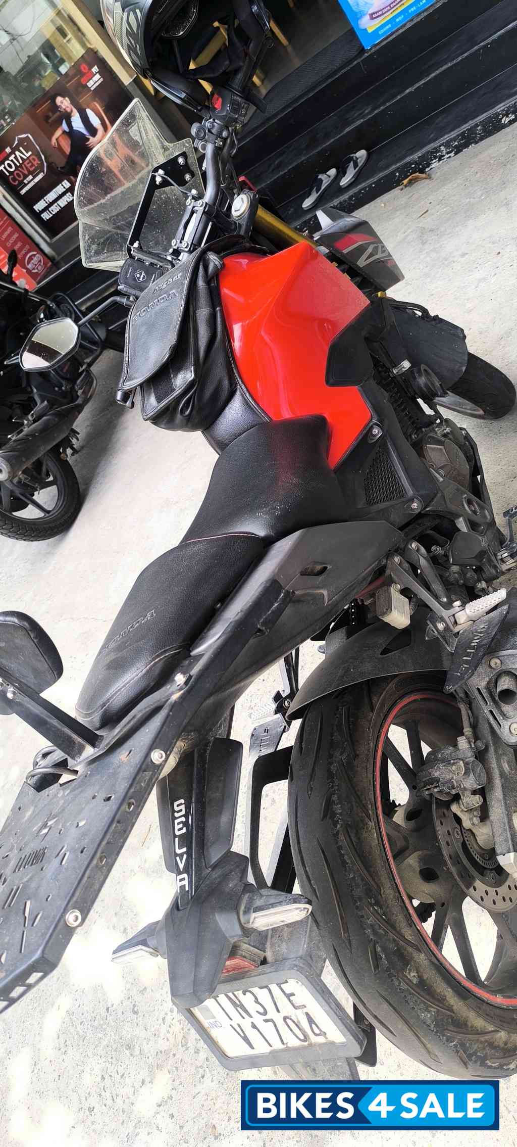 Sports Red Honda CB300F Deluxe Pro Sports Red Honda CB300F Deluxe Pro