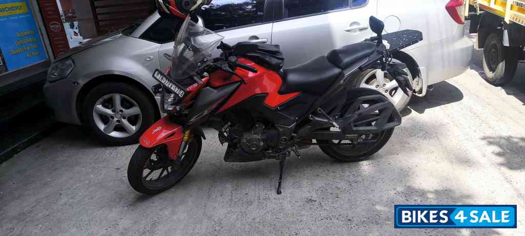 Sports Red Honda CB300F Deluxe Pro Sports Red Honda CB300F Deluxe Pro
