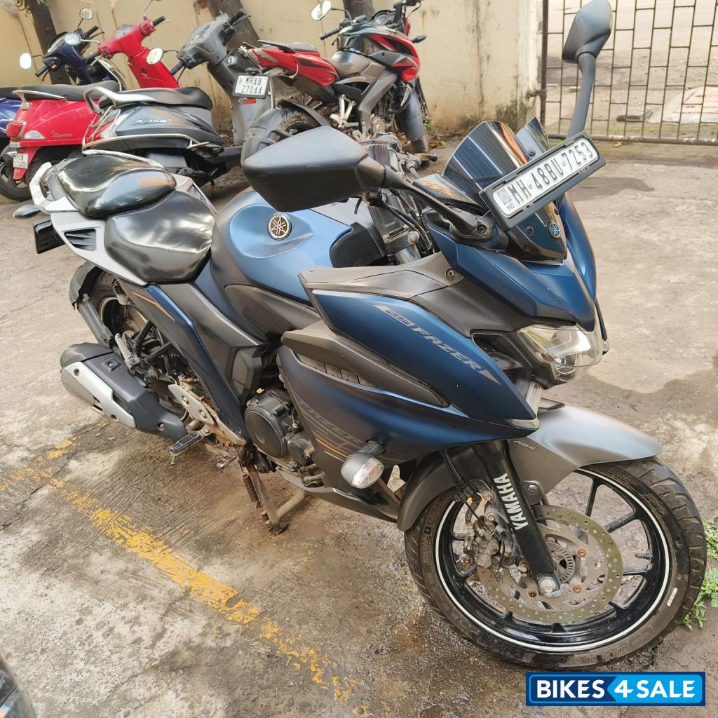 Blue Yamaha Fazer 25