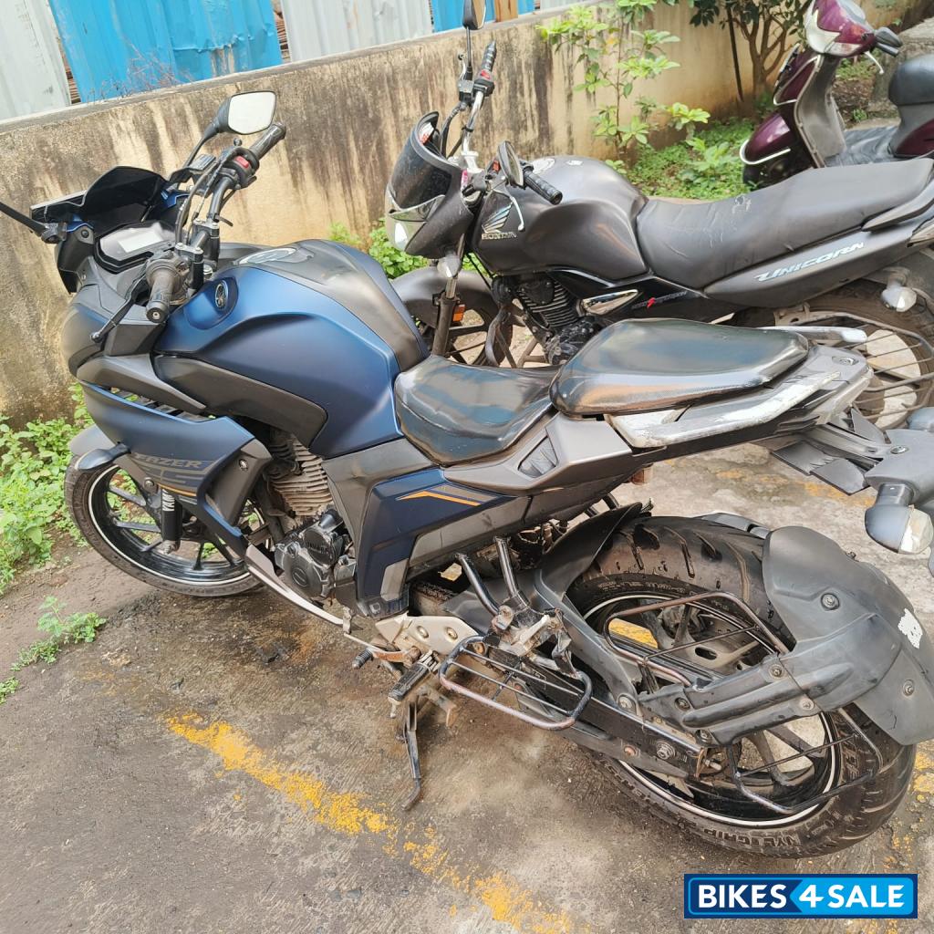 Blue Yamaha Fazer 25 Blue Yamaha Fazer 25