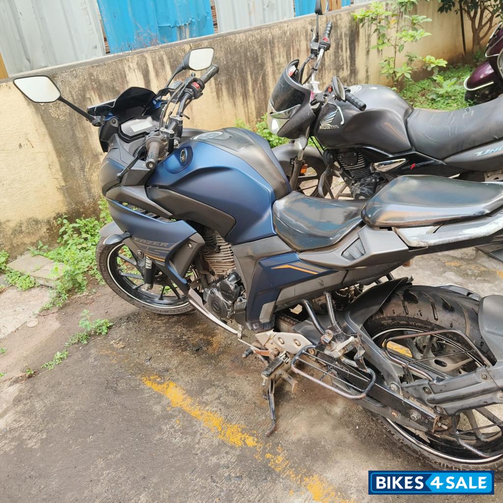 Blue Yamaha Fazer 25 Blue Yamaha Fazer 25