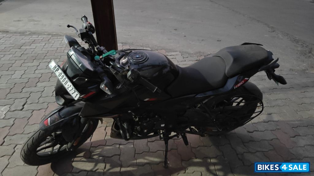 Black Bajaj Pulsar N160 Black Bajaj Pulsar N160