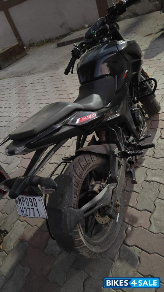 Black Bajaj Pulsar N160 Black Bajaj Pulsar N160