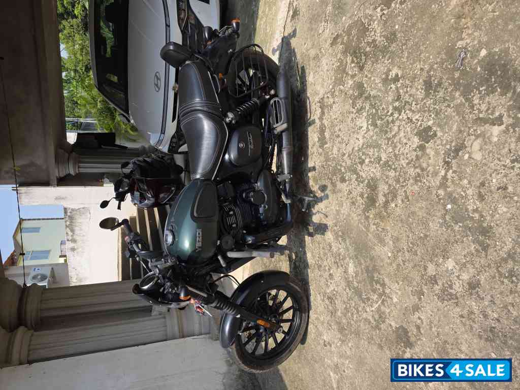 Green Yezdi Roadster Dark Green Yezdi Roadster Dark